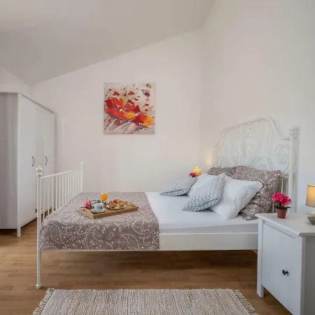 Vila Chiara Velovici