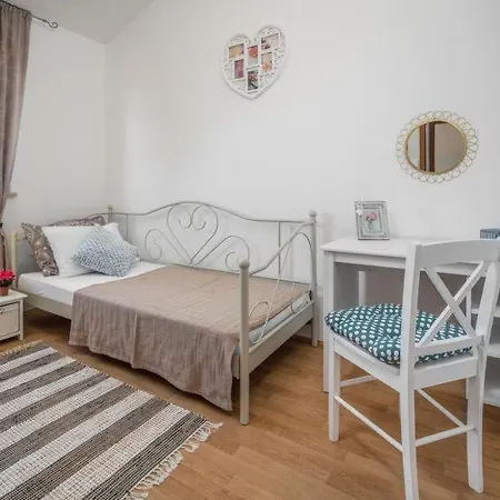 Vila Chiara Velovici